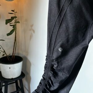 LuluLemon Grey/Black Women’s Leggings